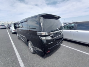 2014 Toyota Vellfire 2.4 Golden Eyes 7 Seats in Black — image 3