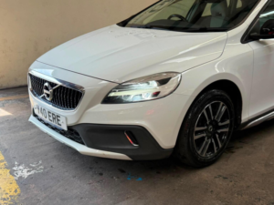 2016 Volvo V40 Cross Country 2.0 D2 Auto Euro 6 (s/s) 5dr in White — image 2
