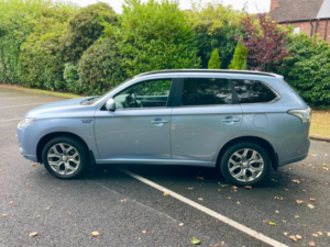 2015 Mitsubishi Outlander 2.0h 12kwh Gx4h CVT 4WD Euro 5 (s/s) 5dr in Blue — image 2