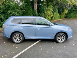 2015 Mitsubishi Outlander 2.0h 12kwh Gx4h CVT 4WD Euro 5 (s/s) 5dr in Blue — image 3