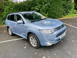 2015 Mitsubishi Outlander 2.0h 12kwh Gx4h CVT 4WD Euro 5 (s/s) 5dr in Blue — image 4