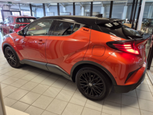 2020 Toyota C-Hr 2.0 Vvt-H Orange Edition SUV 5dr Petrol Hybrid CVT Euro 6 (s/s) (184 Ps) in Orange — image 2