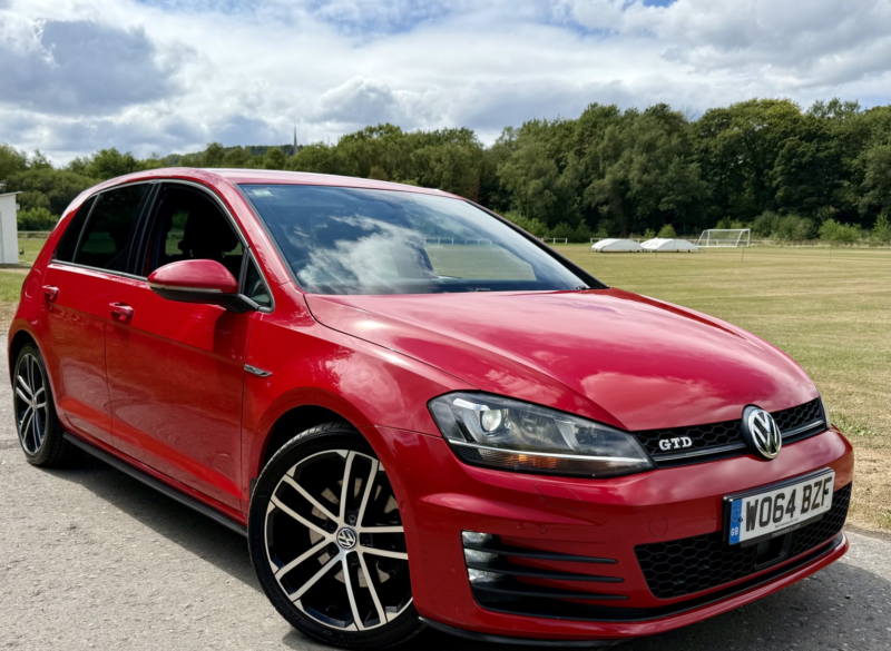 2015 Volkswagen Golf 2.0 Tdi*gtd*7svs-Beltdone-Xenons-20tax-1owner-46k**stunning!** in Red — image 1