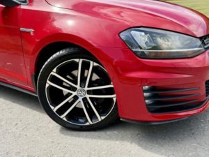 2015 Volkswagen Golf 2.0 Tdi*gtd*7svs-Beltdone-Xenons-20tax-1owner-46k**stunning!** in Red — image 2