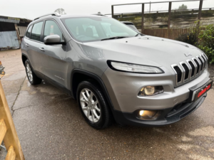 2015 Jeep Cherokee 2.0 Cherokee 2.0 140hp 4WD Manual Longitude in Grey — image 3