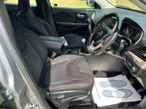 2015 Jeep Cherokee 2.0 Cherokee 2.0 140hp 4WD Manual Longitude in Grey — image 6