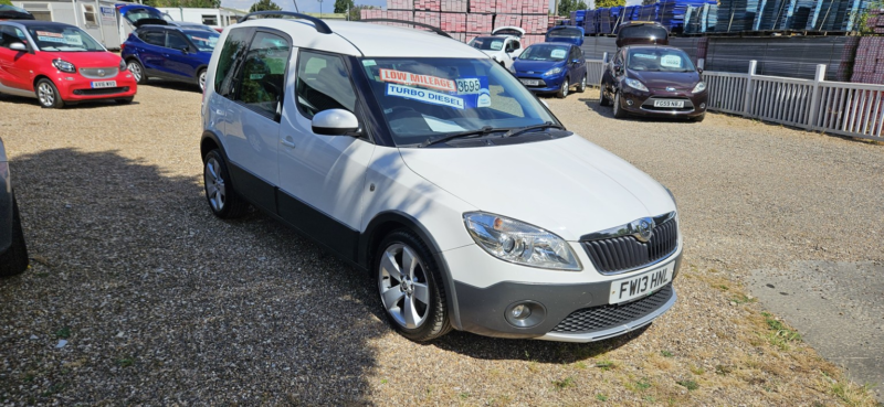 2013 Skoda Roomster 1.6 Tdi Scout in White — image 1