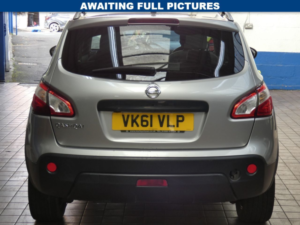 2011 Nissan Qashqai 2.0 Tekna SUV 5dr Petrol CVT 2WD Euro 5 (140 Ps) in Silver — image 2