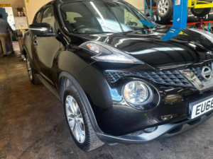 2016 Nissan Juke 1.6 Tekna Xtron Euro 6 5dr in Black — image 6