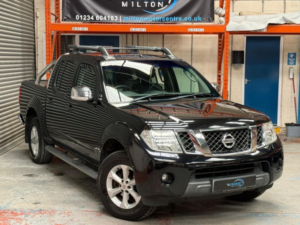2015 Nissan Navara 2.5 Dci Tekna Auto 4WD Euro 5 4dr in Black — image 3