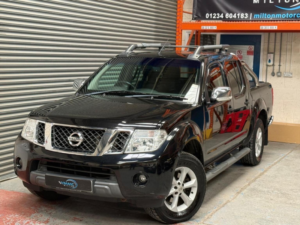 2015 Nissan Navara 2.5 Dci Tekna Auto 4WD Euro 5 4dr in Black — image 4