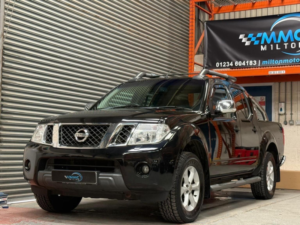 2015 Nissan Navara 2.5 Dci Tekna Auto 4WD Euro 5 4dr in Black — image 5