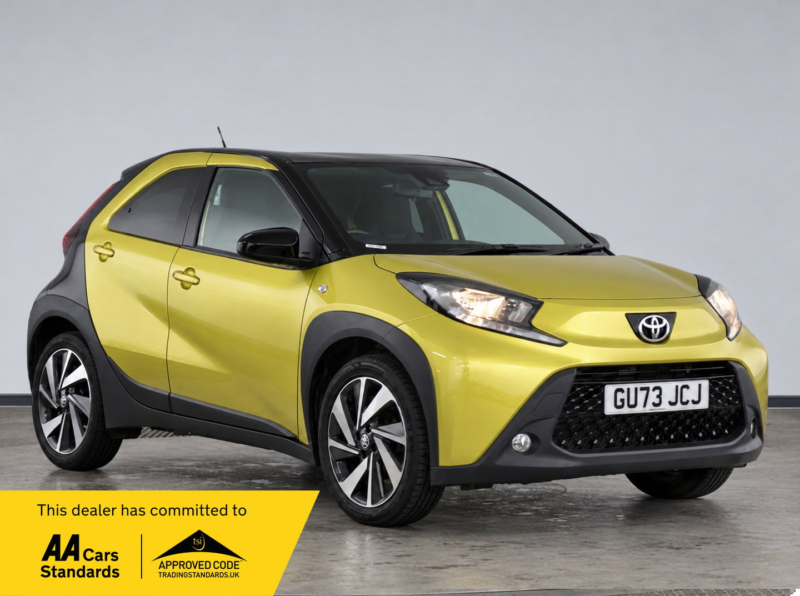 2023 Toyota Aygo X 1.0 Vvt-I Edge Hatchback 5dr Petrol X-Shift Euro 6 (s/s) (72 Ps) in Gold — image 1
