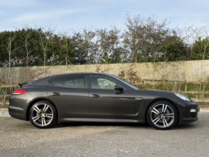 2012 Porsche Panamera 3.0 D V6 in Grey — image 2