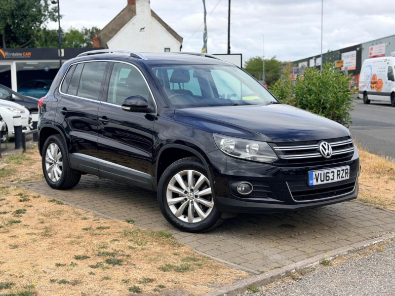 2013 Volkswagen Tiguan 2.0 Tdi Bluemotion Tech Match 4WD Euro 5 (s/s) 5dr in Black — image 1