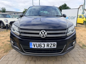 2013 Volkswagen Tiguan 2.0 Tdi Bluemotion Tech Match 4WD Euro 5 (s/s) 5dr in Black — image 2