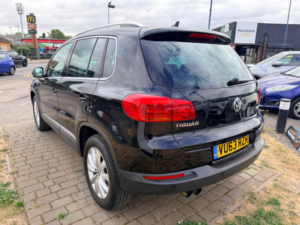 2013 Volkswagen Tiguan 2.0 Tdi Bluemotion Tech Match 4WD Euro 5 (s/s) 5dr in Black — image 4