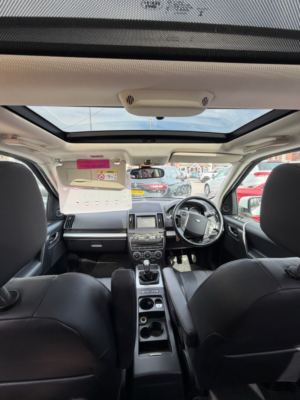2014 Land Rover Freelander 2 2.2 Td4 Xs SUV 5dr Diesel Manual 4WD Euro 5 (s/s) (150 Ps) in White — image 2