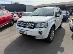 2014 Land Rover Freelander 2 2.2 Td4 Xs SUV 5dr Diesel Manual 4WD Euro 5 (s/s) (150 Ps) in White — image 4