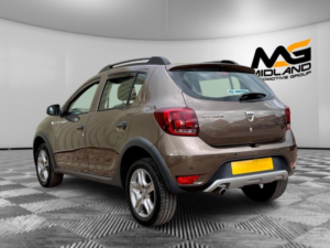 2018 Dacia Sandero Stepway 0.9 Tce Comfort Euro 6 (s/s) 5dr in Brown — image 5