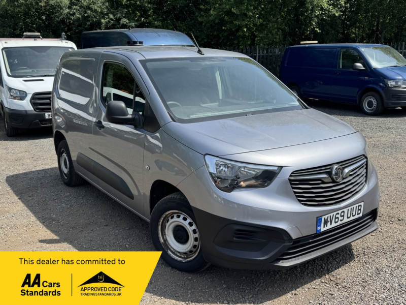 2019 Vauxhall Combo 1.5 Turbo D 2000 Edition in Grey — image 1