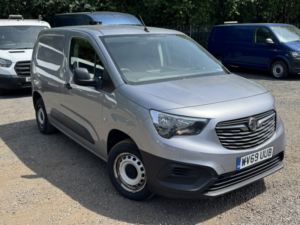 2019 Vauxhall Combo 1.5 Turbo D 2000 Edition in Grey — image 3