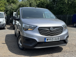 2019 Vauxhall Combo 1.5 Turbo D 2000 Edition in Grey — image 4
