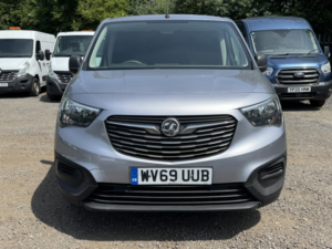 2019 Vauxhall Combo 1.5 Turbo D 2000 Edition in Grey — image 5