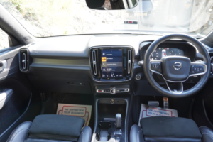 2019 Volvo Xc40 2.0 R-Design Pro T4 in Grey — image 2