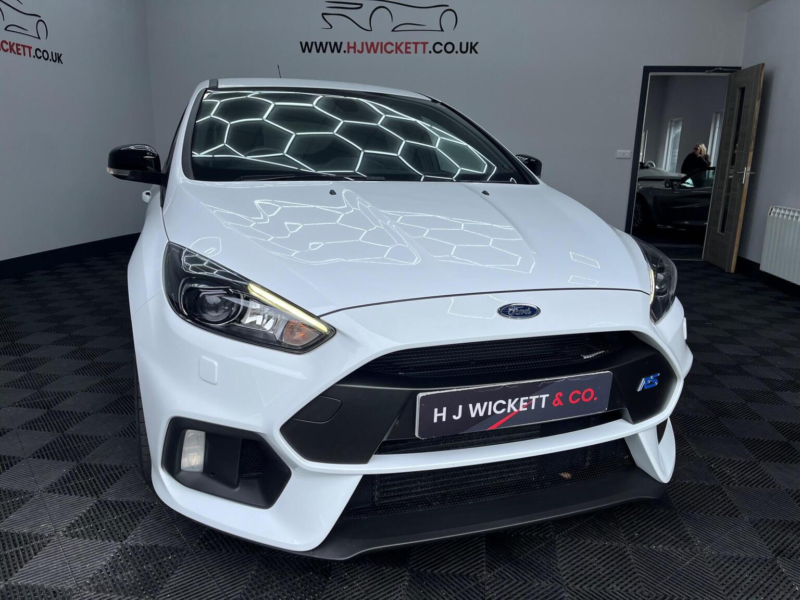 2016 Ford Focus 2.3t Ecoboost Rs AWD Euro 6 (s/s) 5dr in White — image 1