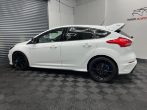 2016 Ford Focus 2.3t Ecoboost Rs AWD Euro 6 (s/s) 5dr in White — image 4