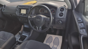 2013 Volkswagen Tiguan 2.0 Tdi Bluemotion Tech Match 4WD Euro 5 (s/s) 5dr in Silver — image 2
