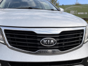 2012 Kia Sportage 1.7 Crdi Ecodynamics 3 2WD Euro 5 (s/s) 5dr in Silver — image 2