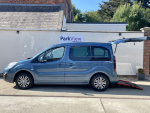 2018 Peugeot Partner 1.6 Hdi Horizon – Allied Mobility Conversion Wheelchair Adapted Wav 5 Seats (2018) 18 in Blue — image 2