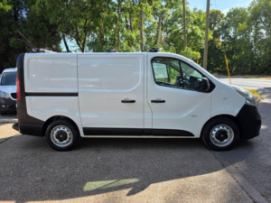 2015 Vauxhall Vivaro 1.6 Cdti 2900 Ecoflex L1 H1 Euro 5 (s/s) 5dr in White — image 2