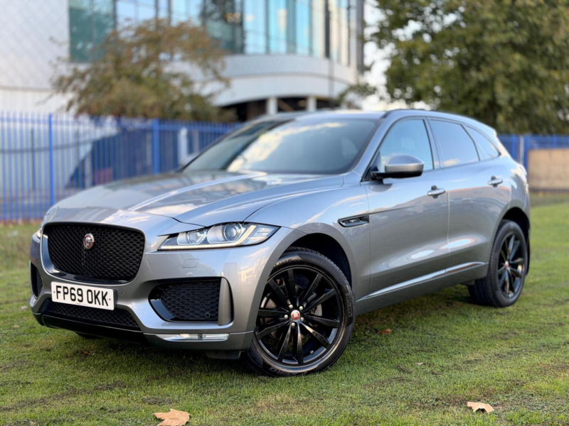 2020 Jaguar F-Pace 2.0 P250i Chequered Flag Auto AWD Euro 6 (s/s) 5dr in Grey — image 1