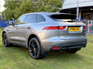 2020 Jaguar F-Pace 2.0 P250i Chequered Flag Auto AWD Euro 6 (s/s) 5dr in Grey — image 4