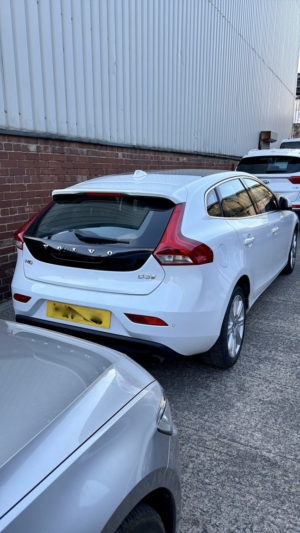 2017 Volvo V40 2.0 Inscription D3 in White — image 3