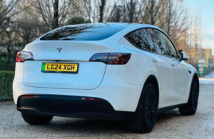 2024 Tesla Model Y Auto Rwd 5dr in White — image 3