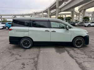 2011 Nissan Elgrand 2.5 Highway Star 5dr 7 Seats in Green — image 3