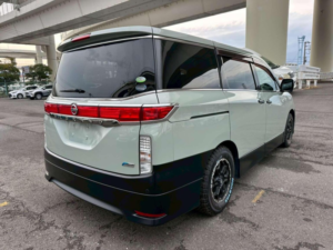 2011 Nissan Elgrand 2.5 Highway Star 5dr 7 Seats in Green — image 4