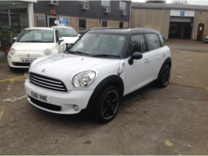 2011 MINI Countryman 1.6 Cooper SUV 5dr Petrol Manual Euro 5 (s/s) (122 Ps) in White — image 5