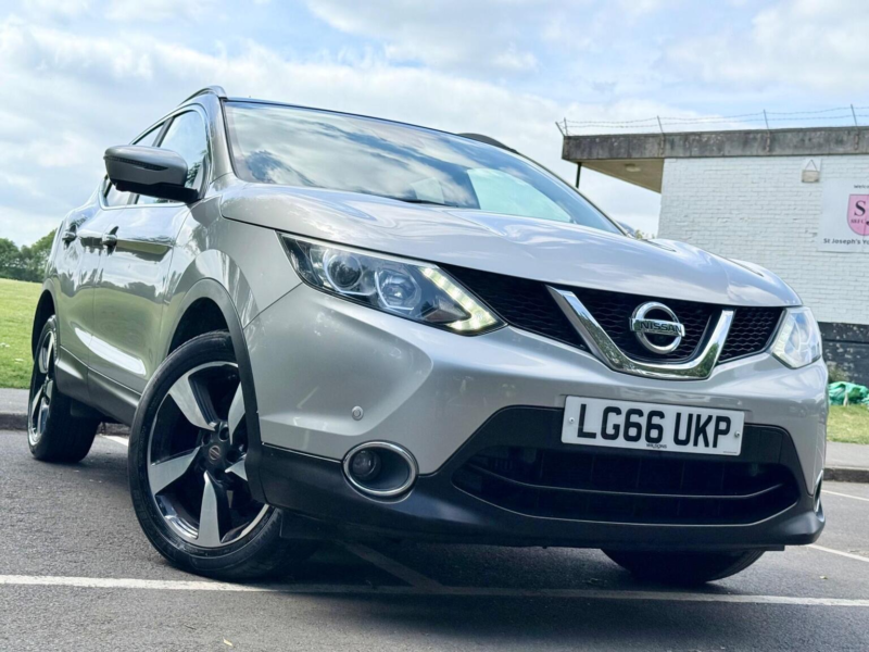 2016 Nissan Qashqai 1.2 Dig-T N-Connecta 2WD Euro 6 (s/s) 5dr in Silver — image 1