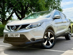 2016 Nissan Qashqai 1.2 Dig-T N-Connecta 2WD Euro 6 (s/s) 5dr in Silver — image 3