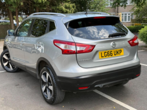 2016 Nissan Qashqai 1.2 Dig-T N-Connecta 2WD Euro 6 (s/s) 5dr in Silver — image 4