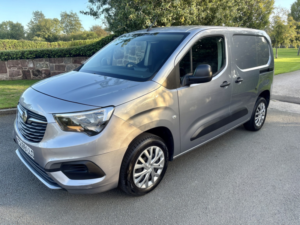 2019 Vauxhall Combo Sportive 1.5 Turbo D 100 Panel Van 2300 Eu6 Ulez in Grey — image 2