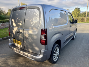 2019 Vauxhall Combo Sportive 1.5 Turbo D 100 Panel Van 2300 Eu6 Ulez in Grey — image 3