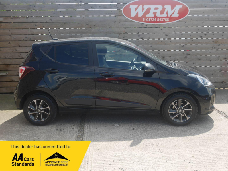 2017 Hyundai I10 1.2 Premium Hatchback 5dr Petrol Manual Euro 6 (87 Ps) in Black — image 1