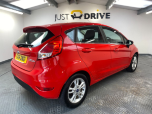 2016 Ford Fiesta 1.25 Zetec Hatchback 5dr Petrol Manual Euro 6 (82 Ps) in Red — image 5
