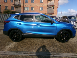2017 Nissan Qashqai 1.5 Dci Tekna+ in Blue — image 3